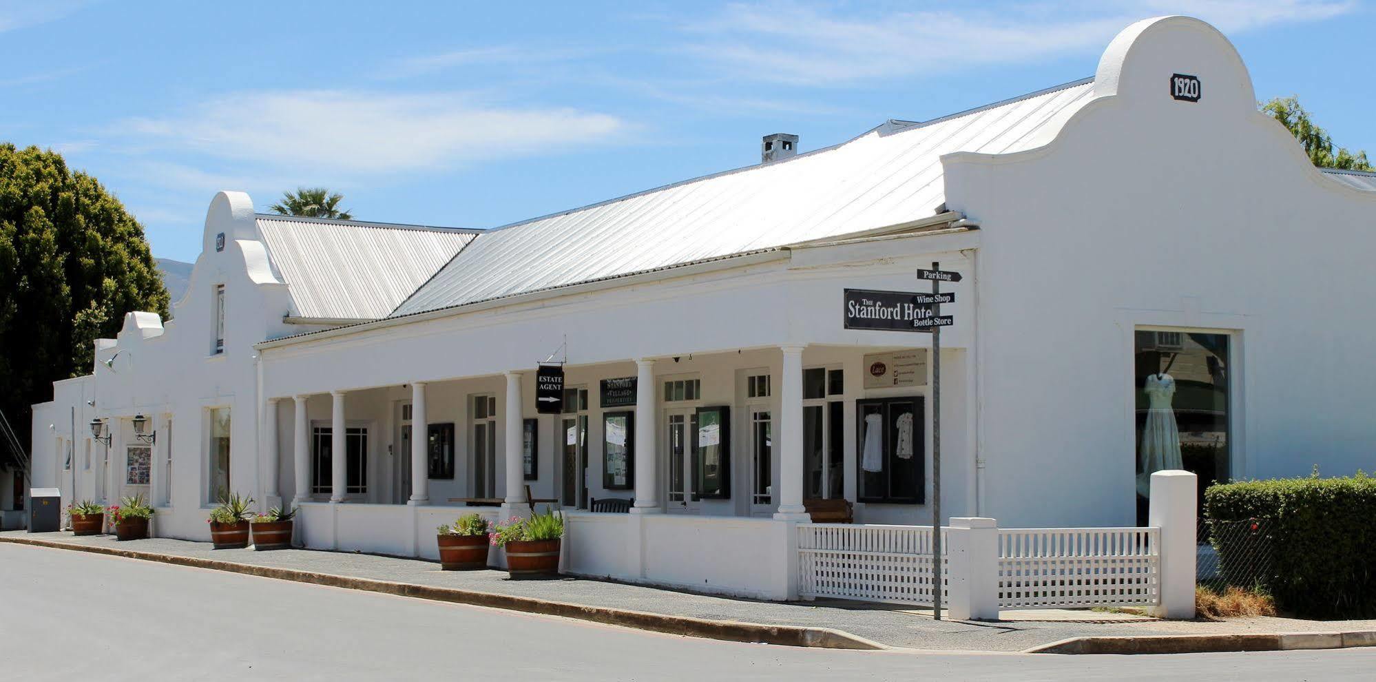 The Stanford Hotel Exterior foto